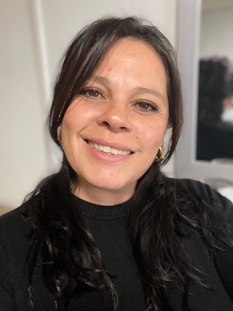 Cecilia R Castro